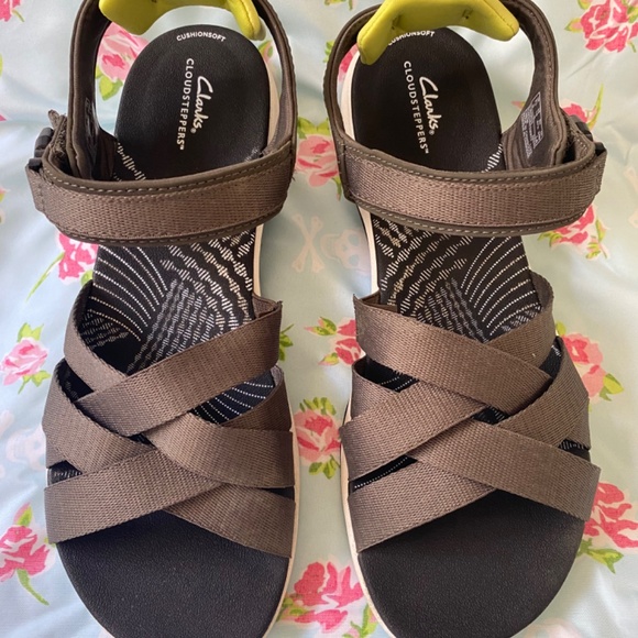 Clarks Cloudsteppers Olive Green Gray Sandal - Picture 2 of 10